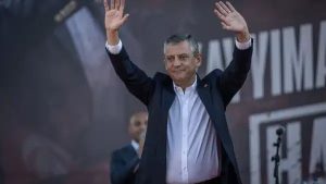 اوزگور اوزل: دل ما با علویان یکی است