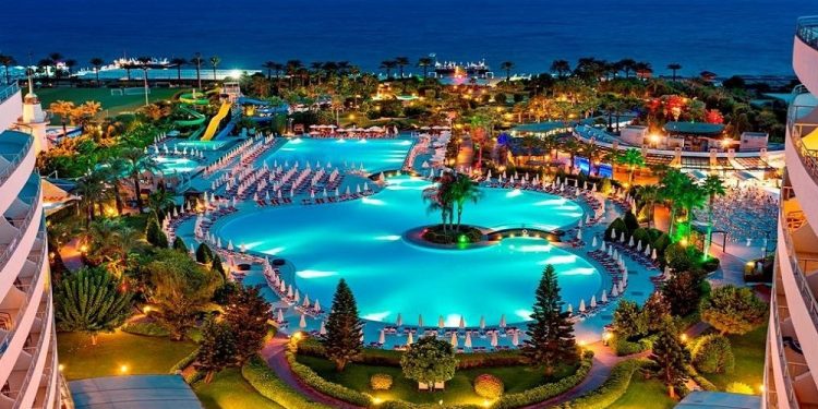 رکوردشکنی گردشگران خارجی در آنتالیا