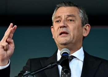 اوزگور اوزل: دل ما با علویان یکی است