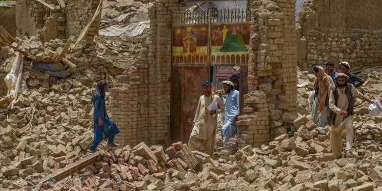 افغانستان در سوگ زلزله؛ بیش از 800 جان باخته