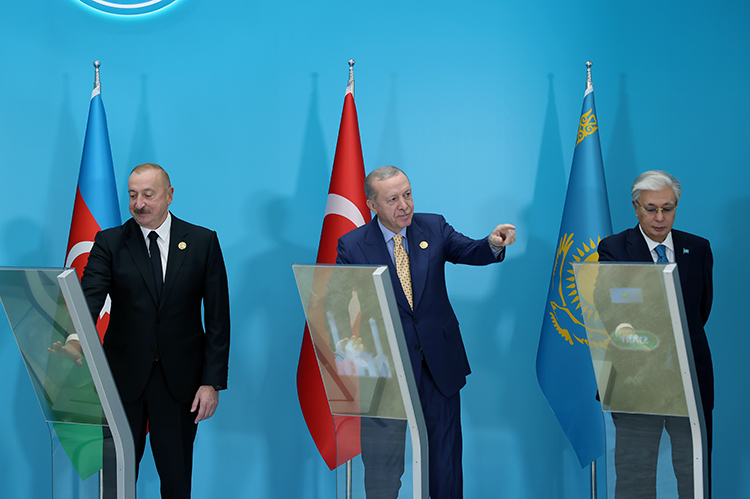 انعقاد القمة الثانية عشرة لمنظمة الدول التركية في غابالا