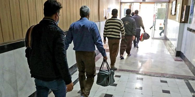 تحویل ۲۱ زندانی ایرانی از ترکیه به مقامات کشور در مرز بازرگان