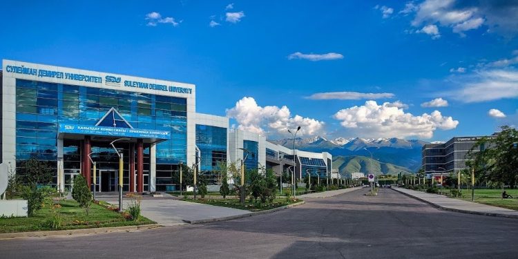 امضای تفاهمنامه علوم پزشکی شیراز و دانشگاه سلیمان دمیرل