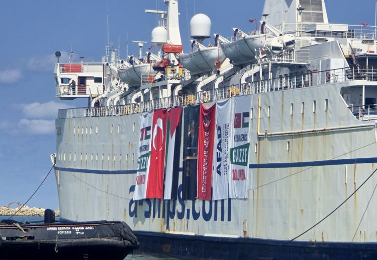ورود کشتی حامل 900 تن کمک های بشردوستانه ترکیه به العریش