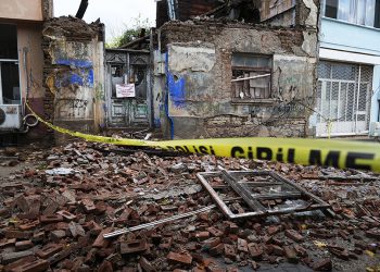 زلزله ۶.۱ ریشتری سیندیرگی در بالیکسیر ترکیه را لرزاند