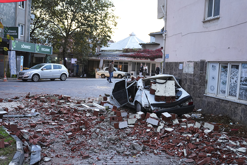 زلزله 6.1 ریشتری سیندیرگی در بالیکسیر ترکیه را لرزاند