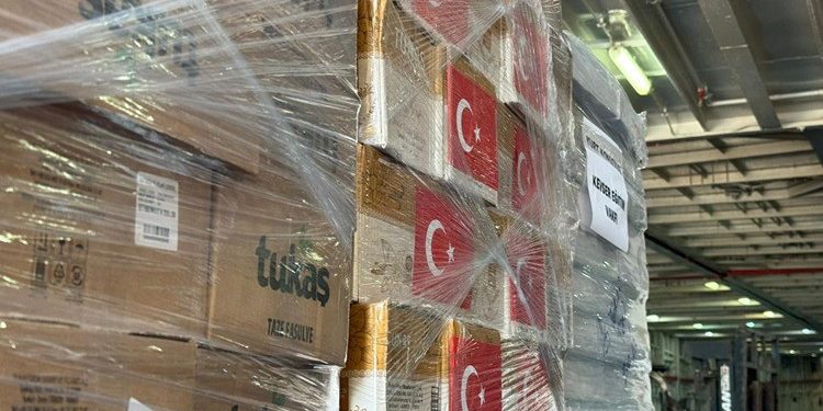 ٩٠٠ طن من المساعدات الإنسانية التركية في طريقها إلى غزة