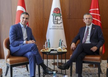 گفت و گوی اوزگور اوزل با نخست وزیر اسپانیا