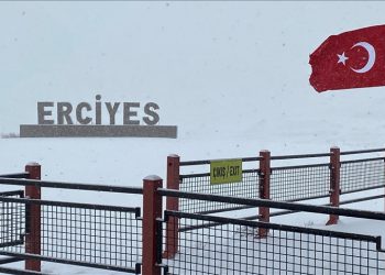 Türkiye’nin yüksek kesimleri sonbahar karıyla beyaza büründü