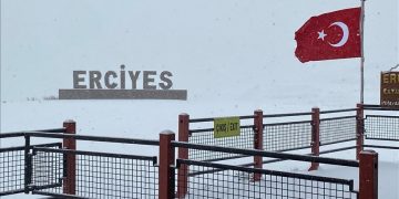 ارتفاعات ترکيه زير برف پاييزى رفتند