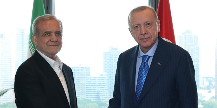 İran Cumhurbaşkanından Erdoğan’a Tebrik Mesajı