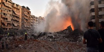 حمله هوایی اسرائیل به ضاحیه بیروت و هدف قرار دادن آپارتمان مسکونی