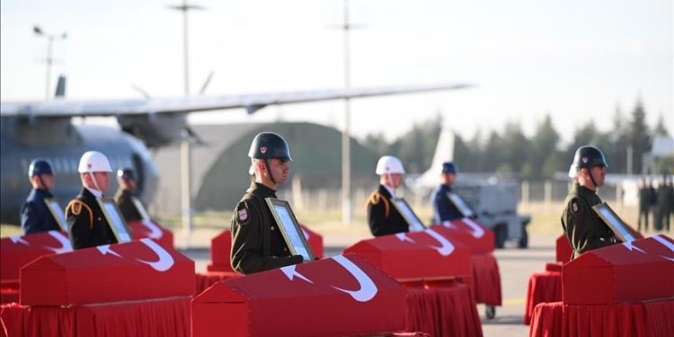 تشییع پیکر ۲۰ شهید سانحه هوایی ارتش ترکیه