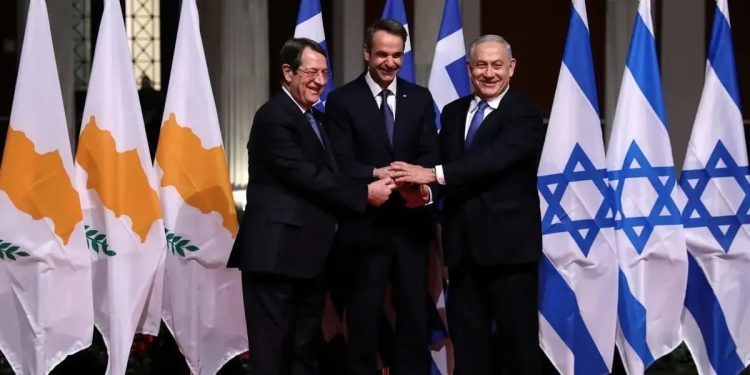 توسيع التعاون العسكري بين اليونان وقبرص وإسرائيل ضد تركيا