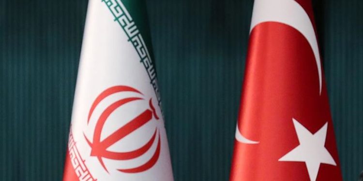 دیدار سفیر ایران در آنکارا با رئیس گروه دوستی ایران و ترکیه