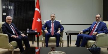 Turkish Foreign and Defense Ministers Meet Syrian President in Damascus