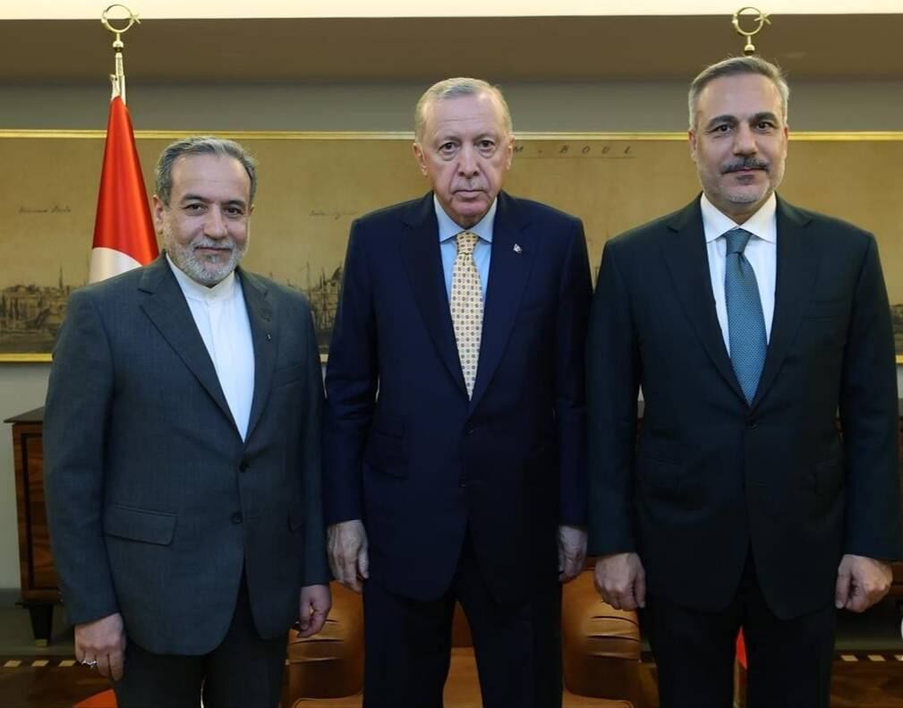 تاکید عراقچی در آنکارا بر توافق هسته ای عادلانه