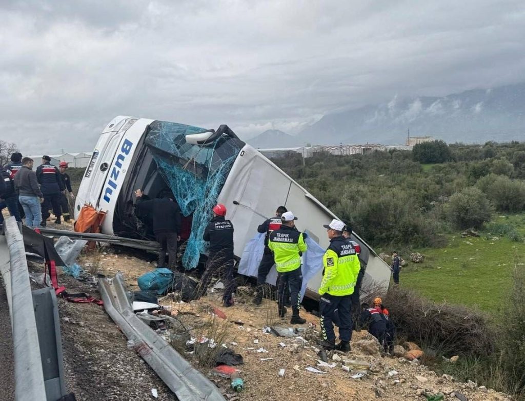 Antalya'da Otobüs Devrilmesi: 9 Ölü, 21 Yaralı