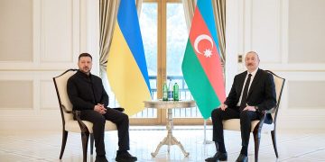 اعلام آمادگی زلنسکی برای مذاکره سه جانبه به میزبانی باکو