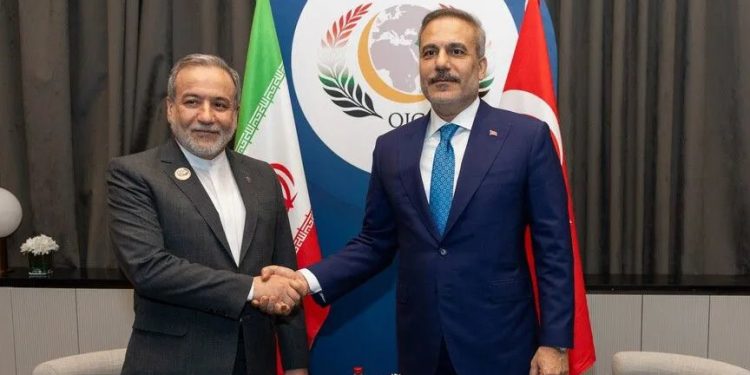 عراقچی: بسته شدن تنگه هرمز نتیجه حملات آمریکا و رژیم صهیونیستی است